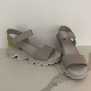 SOREL Women’s Kinetic Sandal, Dove color